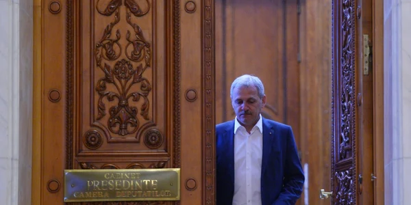 Liviu Dragnea iese din Cabinetul Preşedintelui Camerei Deputaţilor la Parlament în Bucureşti FOTO Mediafax / Andreea Alexandru