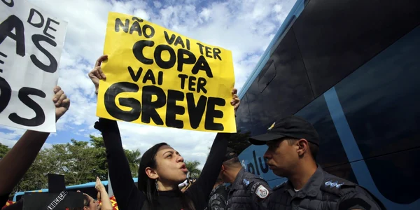 proteste autocar Brazilia FOTO Reuters