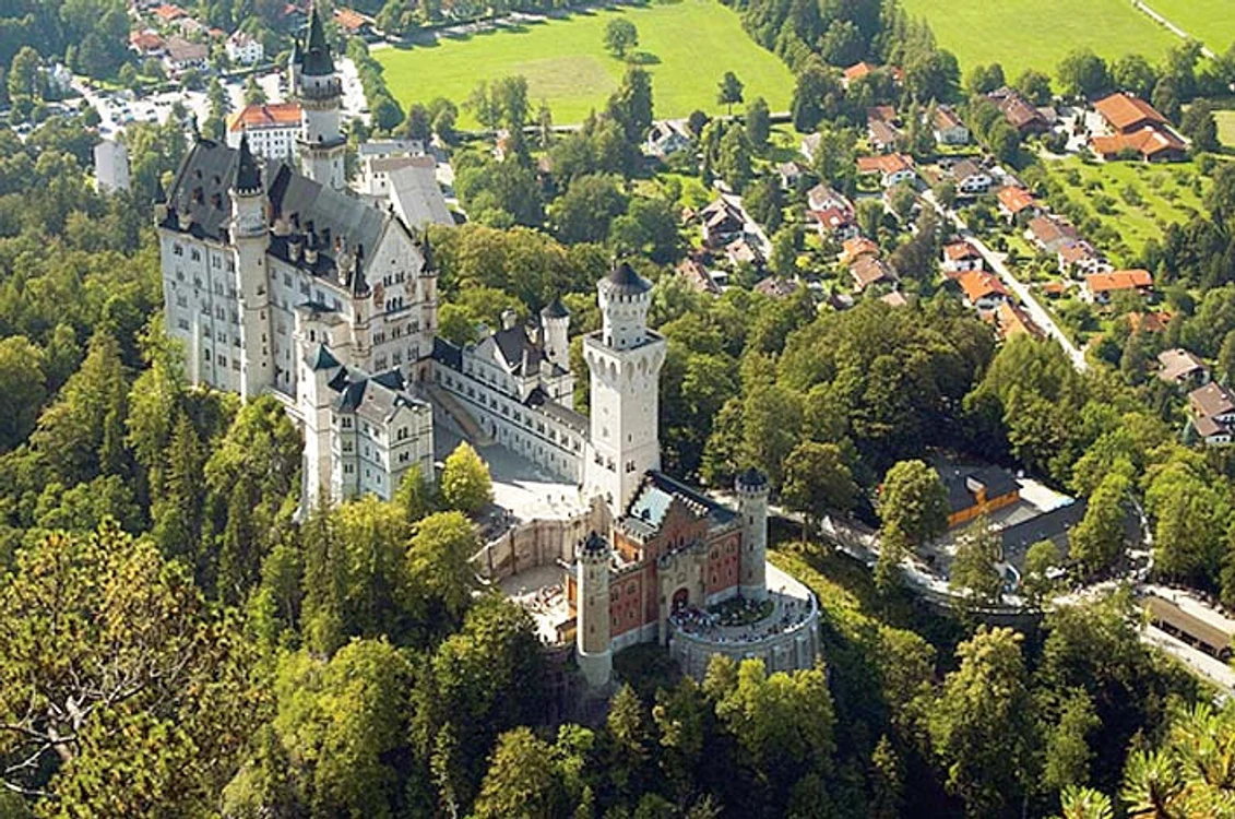 Castelul Neuschwanstein (Germania),  construit în sec. al XIX-lea