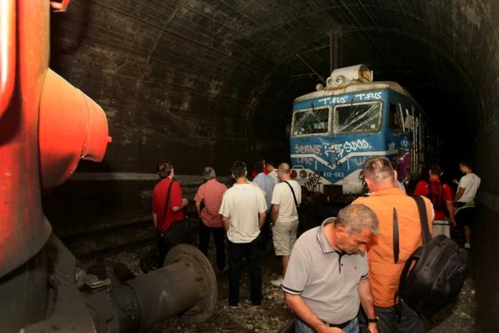 18 persoane au fost rănite în urma ciocnirii intre cele două trenuri FOTO TANJUG