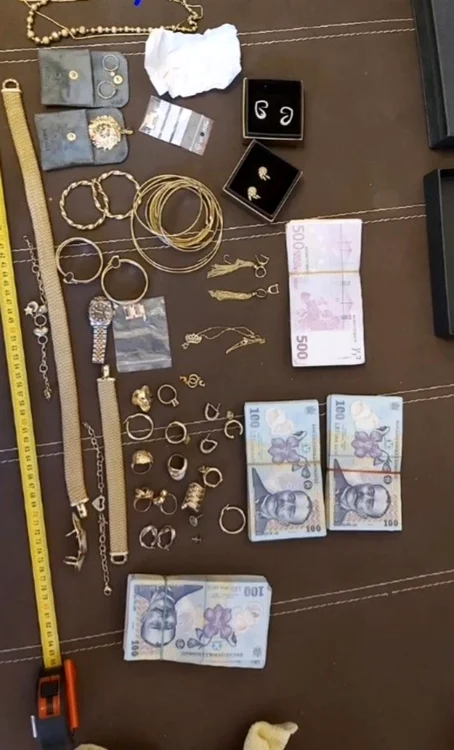 Multe bijuterii furate erau din aur masiv cu pietre prețioaseFoto: Poliția Capitalei