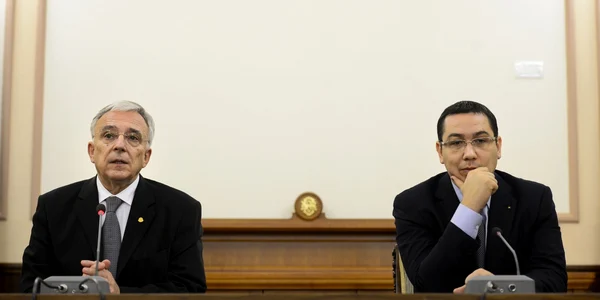 Mugur Isărescu
