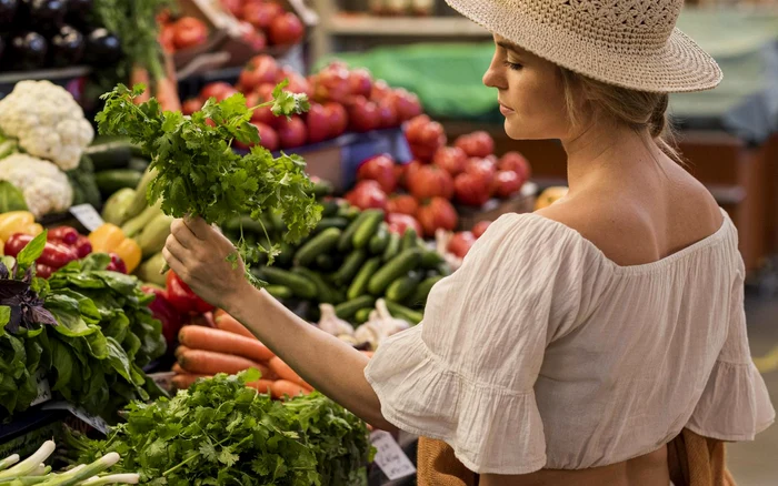 Prețurile fructelor și legumelor nemulțumesc mulți români. Foto: Freepik.com