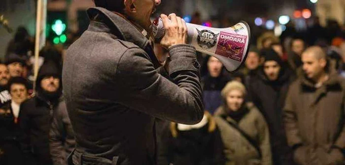 Primul protest iniţiat de către tânărul braşovean a fost la sfârşitul lui 2008, odată cu decizia guvernanţilor de a tripla taxa auto. Foto: Danile Penciuc