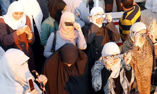 Discul solar tranzitat de planeta Venus, urmărit cu interes la Amman, Iordania  (Reuters) jpeg