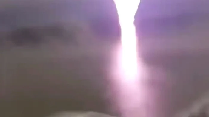 Cei doi australieni au scăpat ca prin urechile aculuiFoto: captură video Youtube