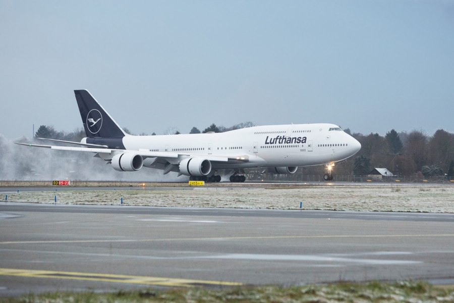 Peste 100.000 de pasageri vor fi afectați de greva Lufthansa