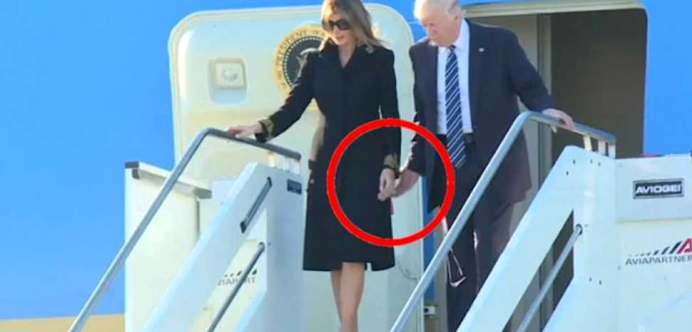 Momentul în care Melania Trump îi refuză mâna soţului său, Donald Trump, după aterizarea la Roma FOTO Captură de ecran Huffington Post