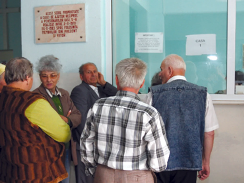 Iaşi: Bani de la CAR pentru rechizitele nepoţilor