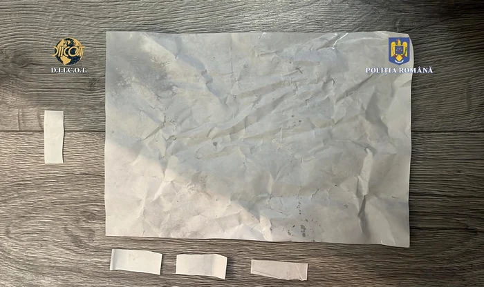 Una din hârtiile impregnate cu droguri FOTO DIICOT Bacău