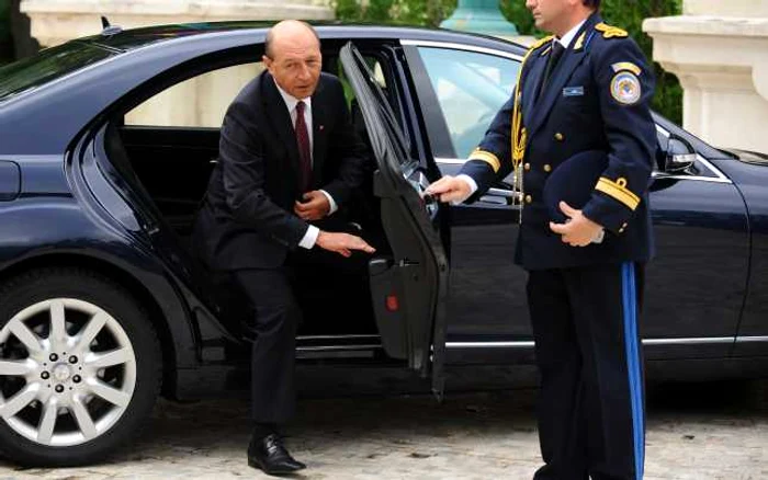 Traian Băsescu a primit faxul din partea Guvernului     FOTO Mediafax