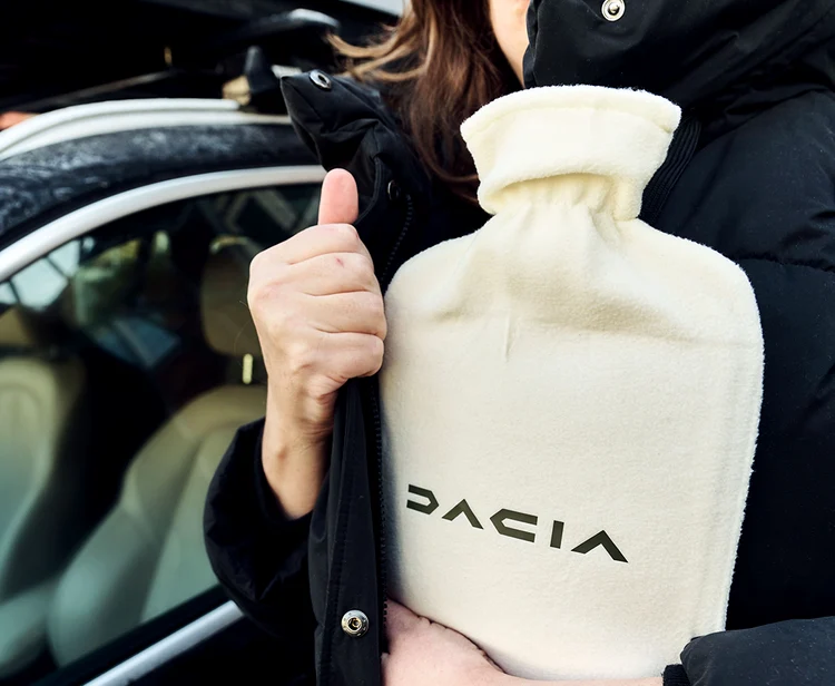 Plosca plină cu apă caldă de la dacia FOTO Facebook Dacia