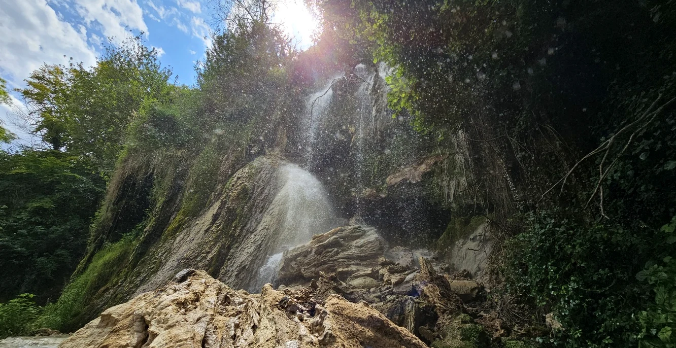 Turiștii făceau baie în apele ei. Foto / Daniel Guță