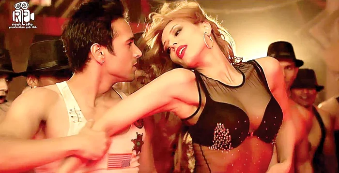 Iulia a dansat și a cântat la Bollywood