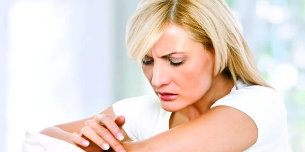 Persoanele cu psoriazis se simt discriminate din cauza leziunilor specifice (Foto Arhivă)