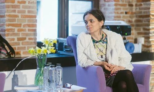 „Poezia e altceva decît viaţa“ – interviu cu Svetlana CÂRSTEAN jpeg