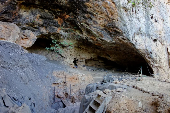 Peștera Grotte des Pigeons (Taforalt) din Maroc (© Nicolas Perrault III / Wikimedia Commons)