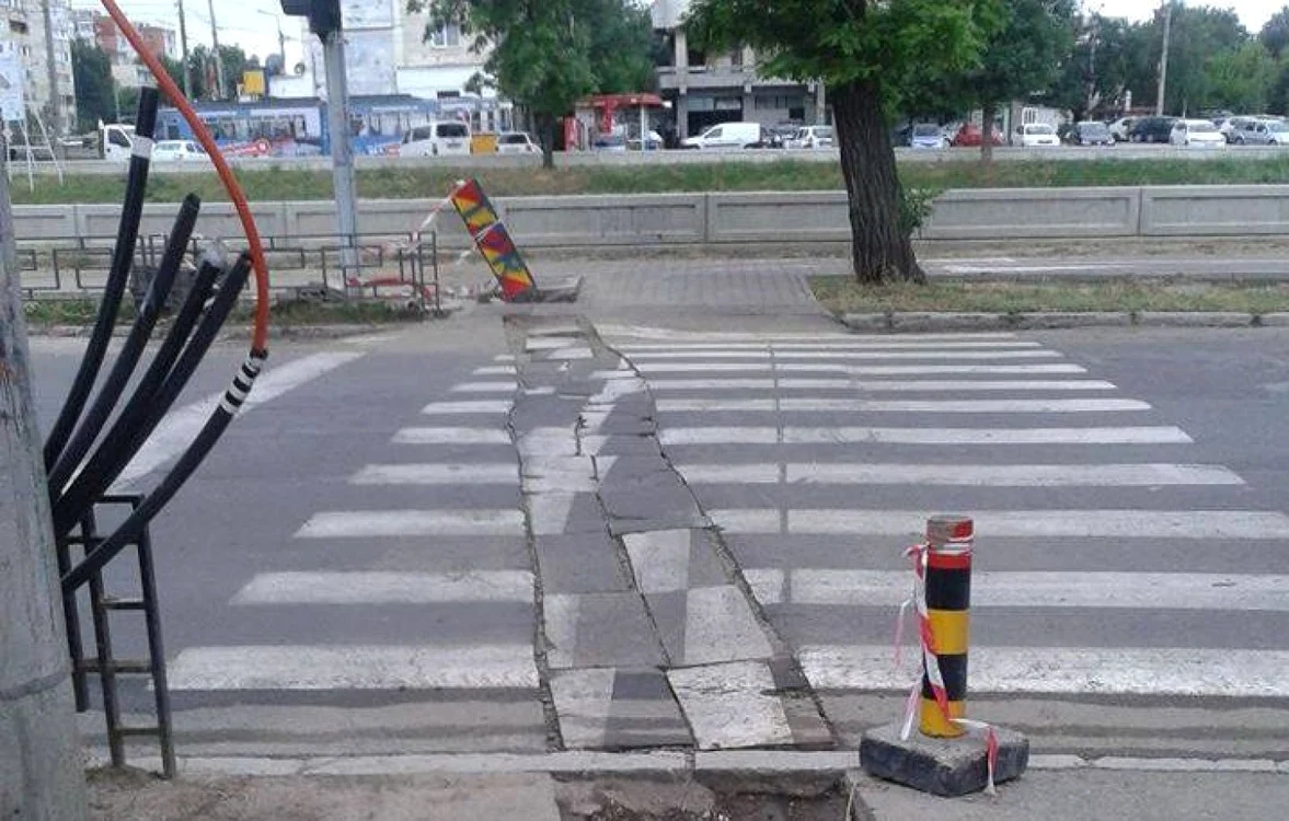 Aceasta este "creaţia" muncitorilor Primăriei Iaşi FOTO Facebook/Radar Iaşi