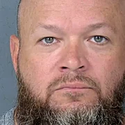 Un beneficiar al grațierilor lui Trump după atacul asupra Capitoliului, condamnat pentru abuz sexual asupra minorilor FOTO: X/@TomDreisbach