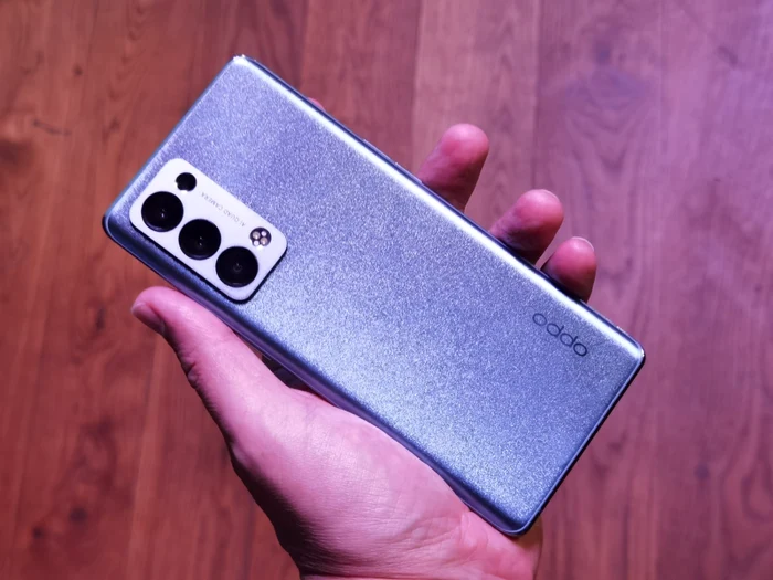 Smartphone OPPO Reno6 Pro 5G.