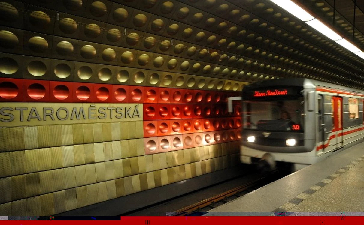 Metroul din Praga va avea ataşate vagoane pentru oamenii singuri, aflaţi în căutarea perechii FOTO Afp