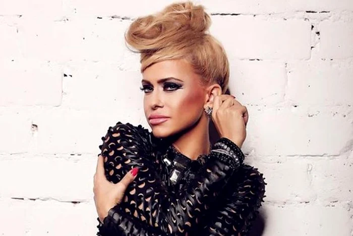 Anda Adam după ce a trecut prin mâna stiliştilor