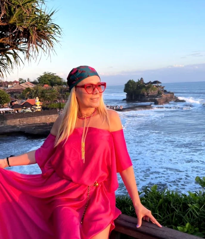 Dana Săvuică face plajă acoperită în Bali Sursa: Instagram