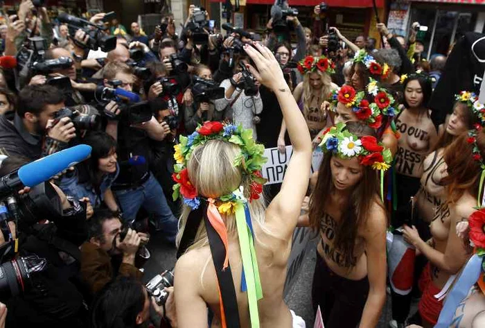 Protestatarele FEMEN au atras atenţia fotografilor din toată lumea. (Foto: Reuters)