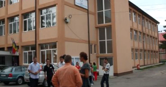 Râmnicu Vâlcea: A început Bac-ul de toamnă/ Adevărul la minut