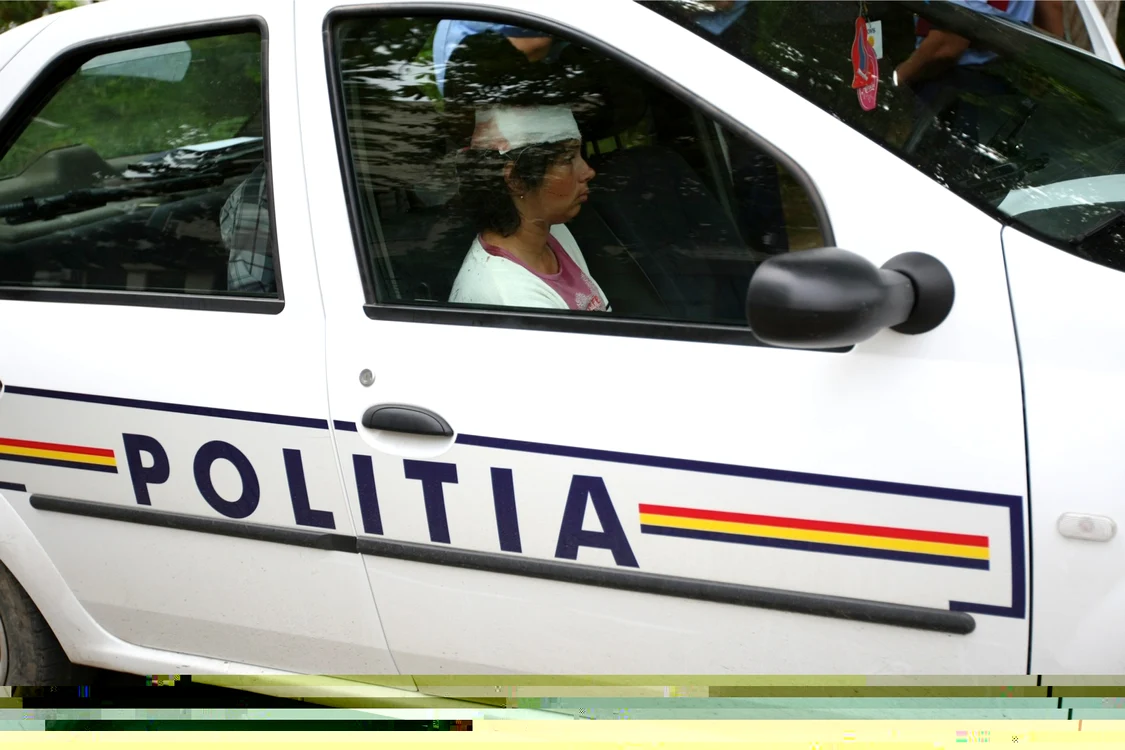 Femeia a fost dusă la poliţie. 