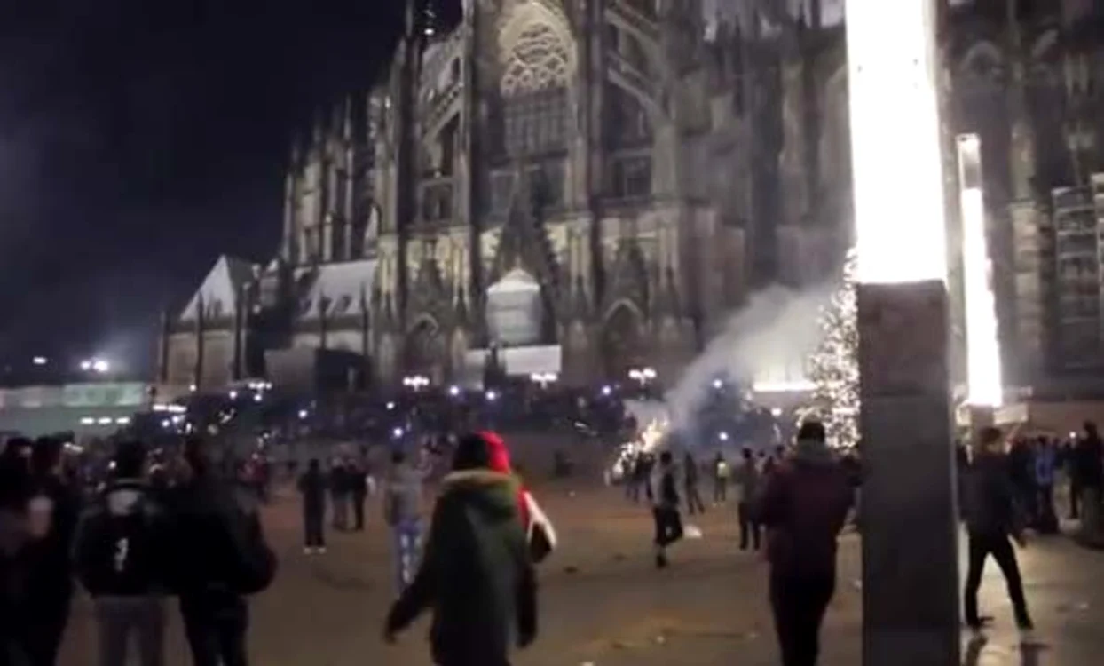 Zona centrală din Köln în noaptea de Anul Nou foto: captură video