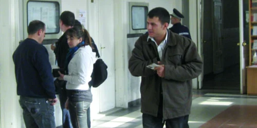 Alexandru Straton, de 17 ani, s-a prezentat astăzi în faţa instanţei de judecată