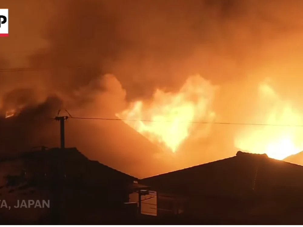 Incendiu devastator în Japonia: Peste 170 de clădiri afectate și 175 de persoane evacuate