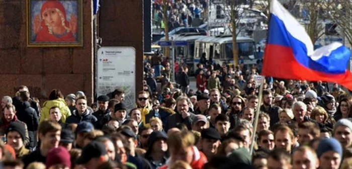 Mii de oameni au protestat la Moscova şi în alte oraşe ale Rusiei