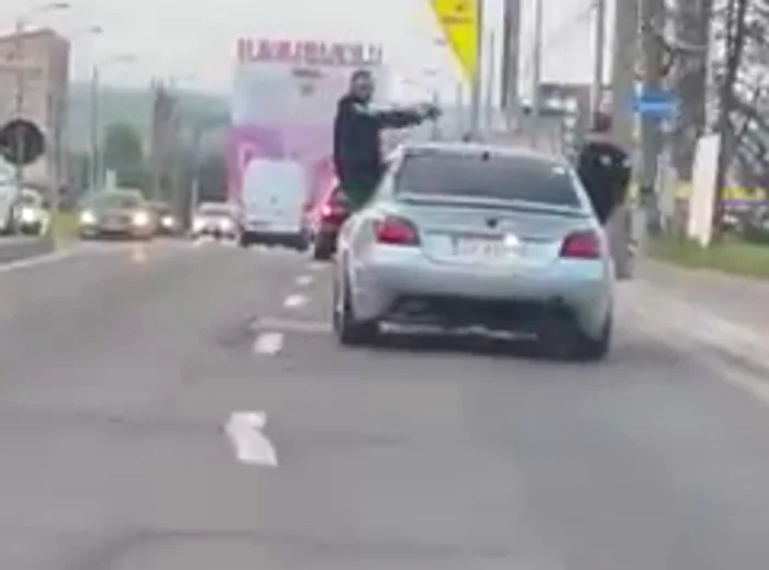 teribiliști filmați în trafic, FOTO: captură video