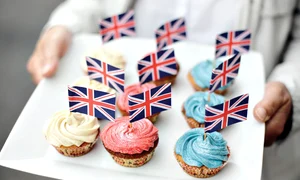 Ieri s au mâncat prăjituri  cu însemnele Casei Regale jpeg