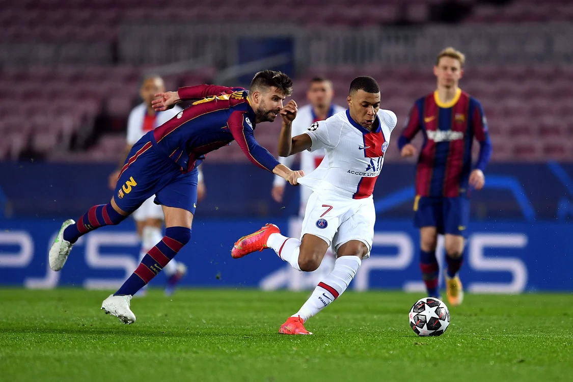 
    Kylian Mbappe l-a ridiculizat pe Gerard PiqueFoto: Guliver / GettyImages  