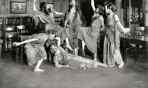 Toată lumea rîde, cîntă şi dansează jpeg