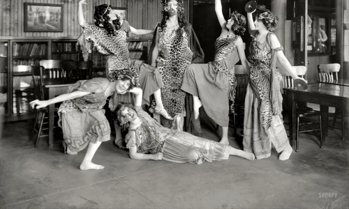 Toată lumea rîde, cîntă şi dansează jpeg