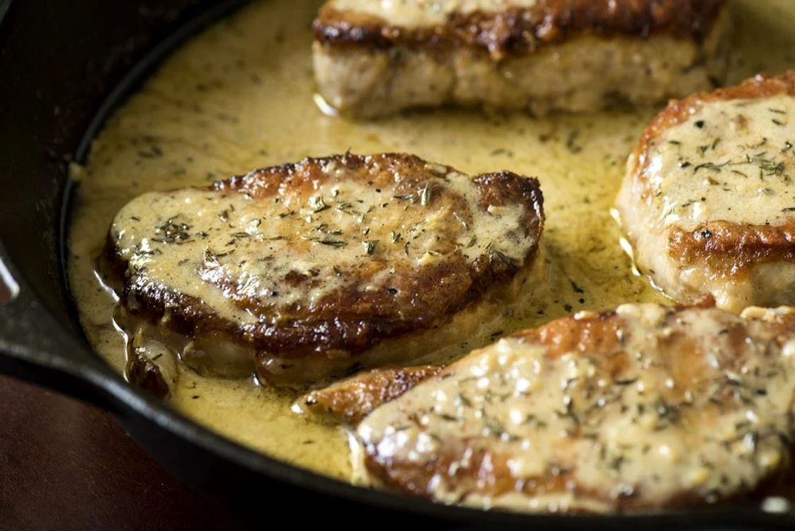 cotlete de porc în sos de lamaie si cimbru jpeg