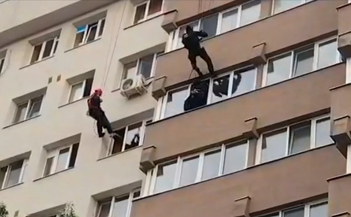 Mascații au intervenit pentru salvarea unui avocat/ sursa: captura Observator