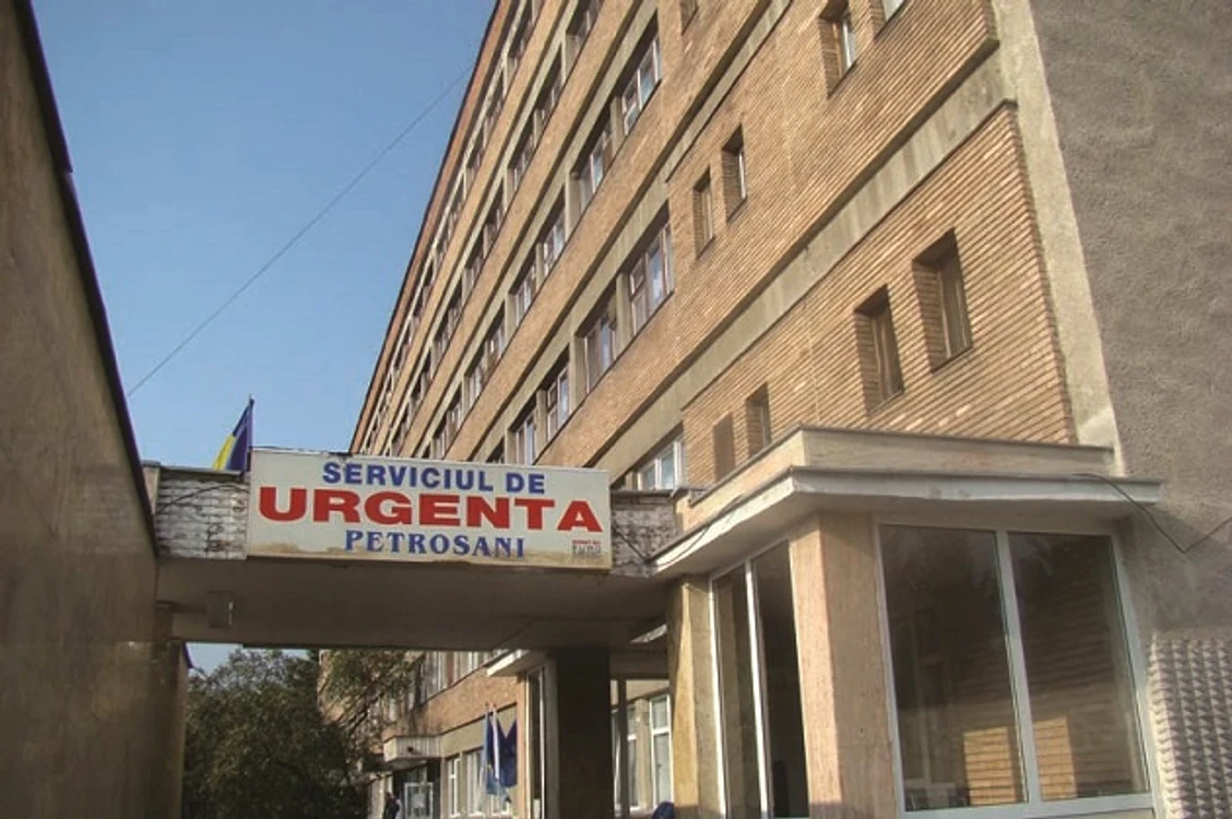 
    Un bărbat a furat din spital bebelușul pe care îl predase de bunăvoie autorităților, pe motiv că nu îl putea îngrijiFoto: Gazeta de dimineață  