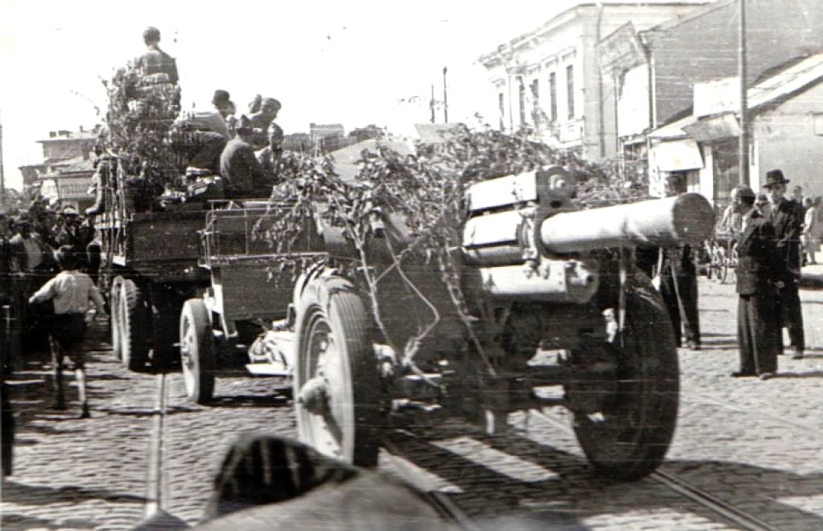 Armata Roşie a intrat în Bucureşti cu tancurile