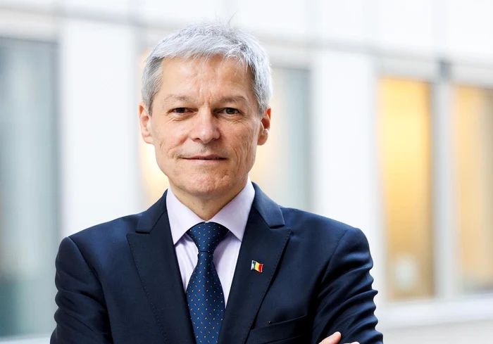 Dacian Cioloș anunță că o va vota pe Elena Lasconi. FOTO Facebook Dacian Cioloș