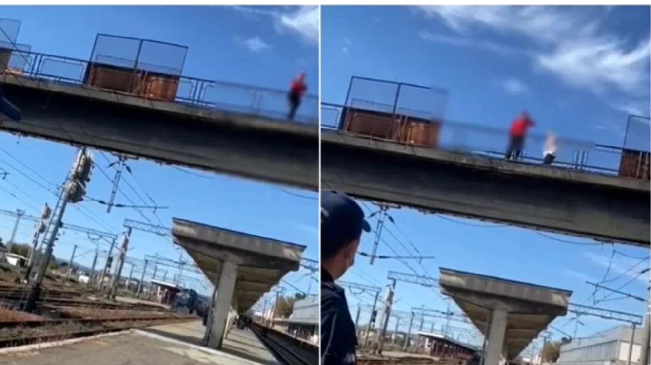 Bărbatul a amenințat că sare de pe pasarelă Foto: Facebook / IJJ Bacău