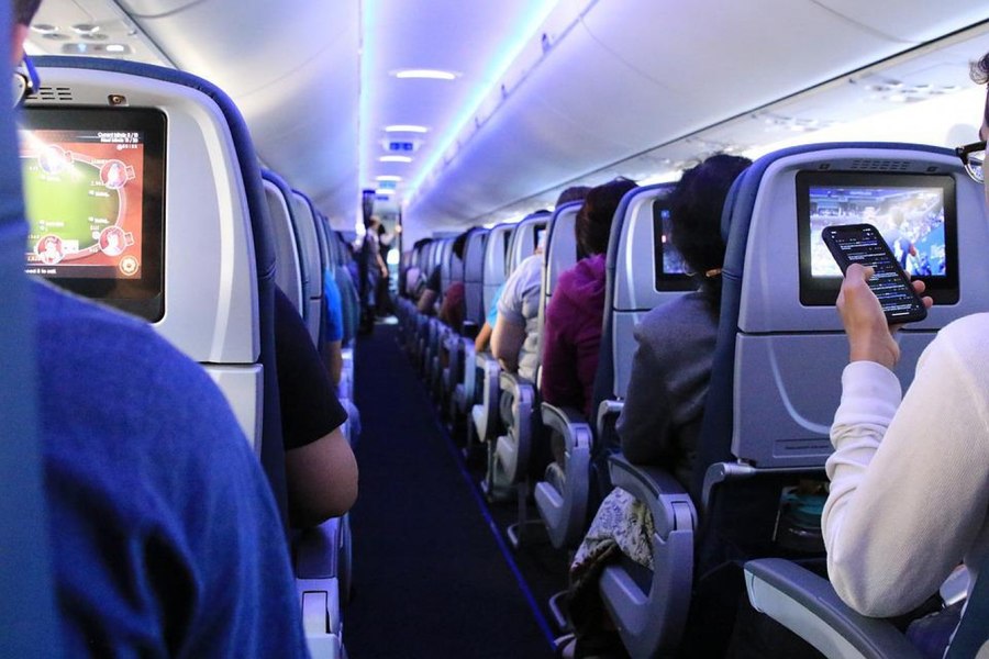 O companie aeriană servește „mâncare de câini” pasagerilor de la clasa business