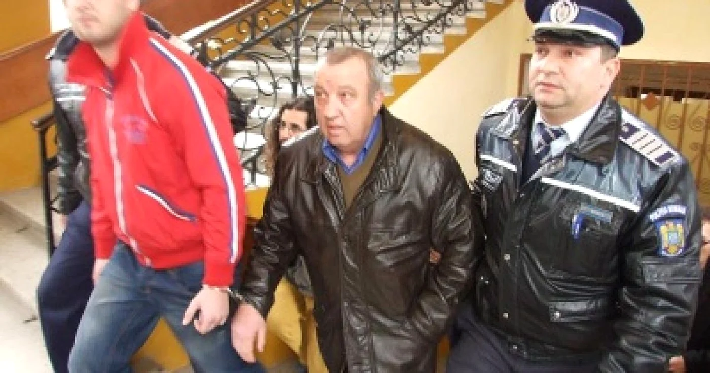 În cauză au fost luate măsuri asiguratorii pentru confiscarea ţigărilor şi repararea pagubei cauzate de inculpaţi. De asemenea au fost indisponibilizate în vederea confiscării speciale două autoturisme care au fost folosite la săvârşirea infracţiunilor    FOTO  satumareonline.ro