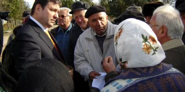 Sătenii din Vlădaia s-au plâns prefectului că nu şi-au primit subvenţiile de la APIA 