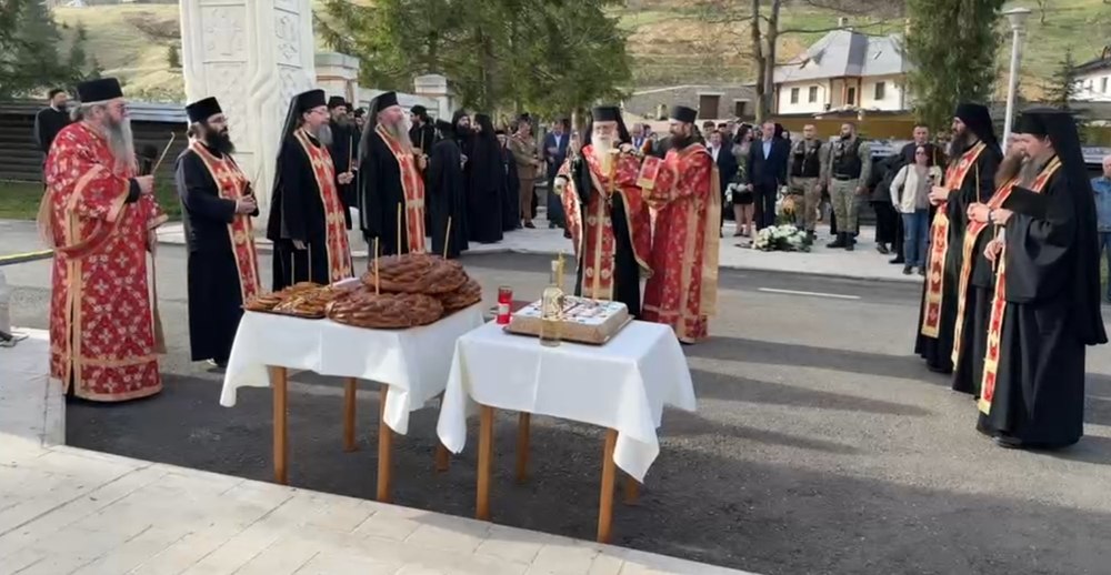 Victimele masacrului de la Fântâna Albă au fost comemorate la Mănăstirea Putna | VIDEO