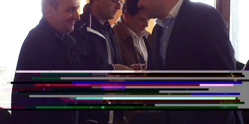 Dan Bălășescu (stg.) a fost felicitat de fostul său șef politic și administrativ, Darius Vâlcov, care i-a urat succes 